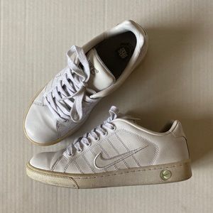 USED! Women’s Nike BRS Leather Shoes